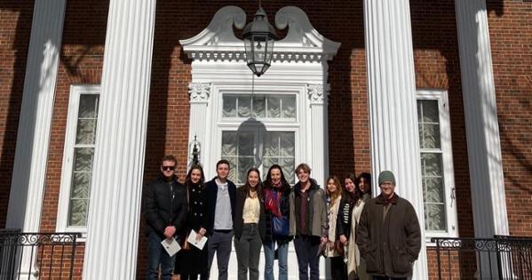 Student tour group in front of the Hillwood Museum's front door