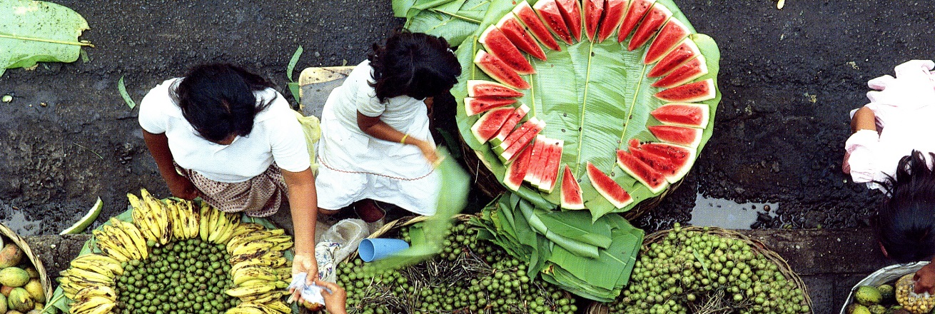 Women selling fruit in a Nicaraguan market
