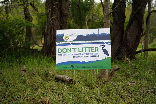 Sign that says Don't Litter