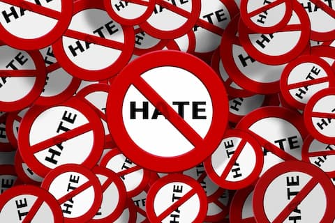 Red circle and line no-hate buttons in a loose bunch. Credit: Geralt.