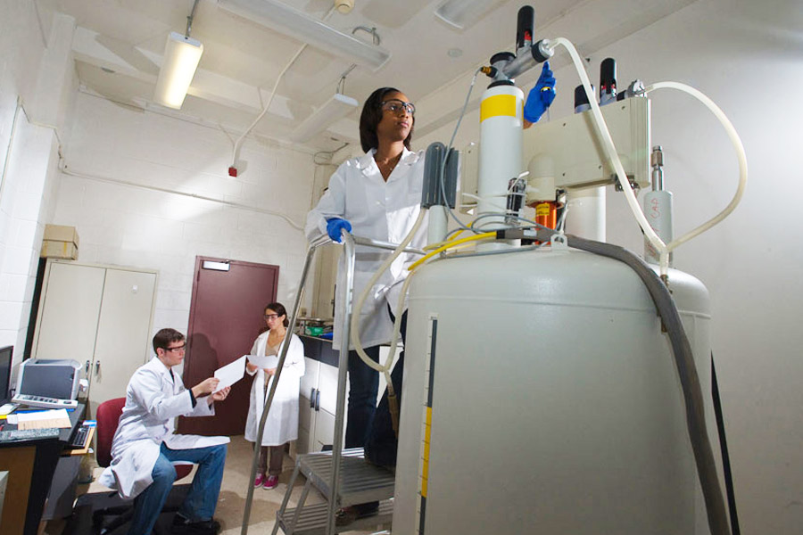 Students works with NMR instrument