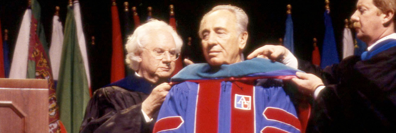 Shimon Peres receives hood at the 1998 commencement ceremony.