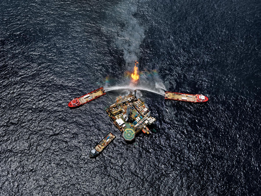 Edward Burtynsky, Canada, Oil Spill #5, Q4000 Drilling Platform, Gulf of Mexico, USA, 2010