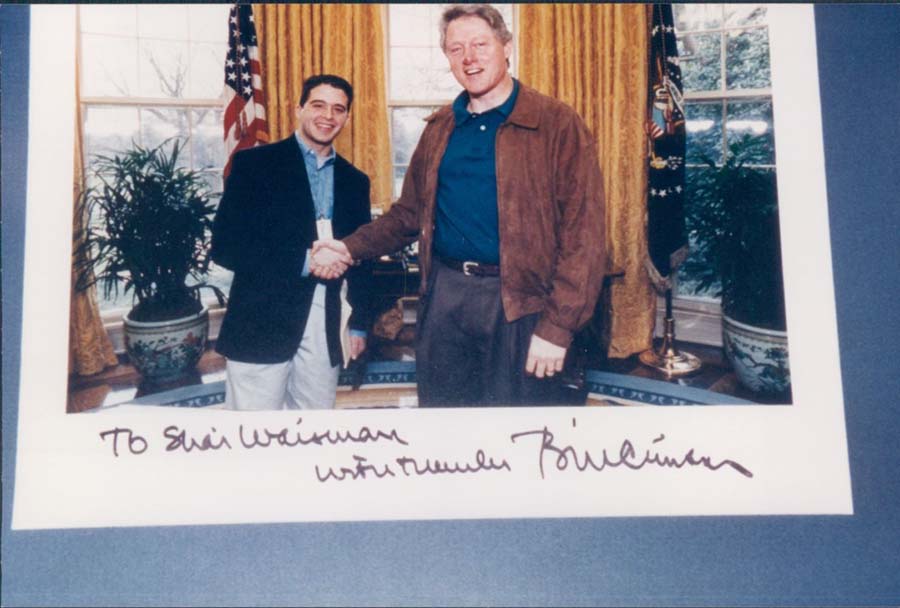 Shai Waisman shaking hands with Bill Clinton