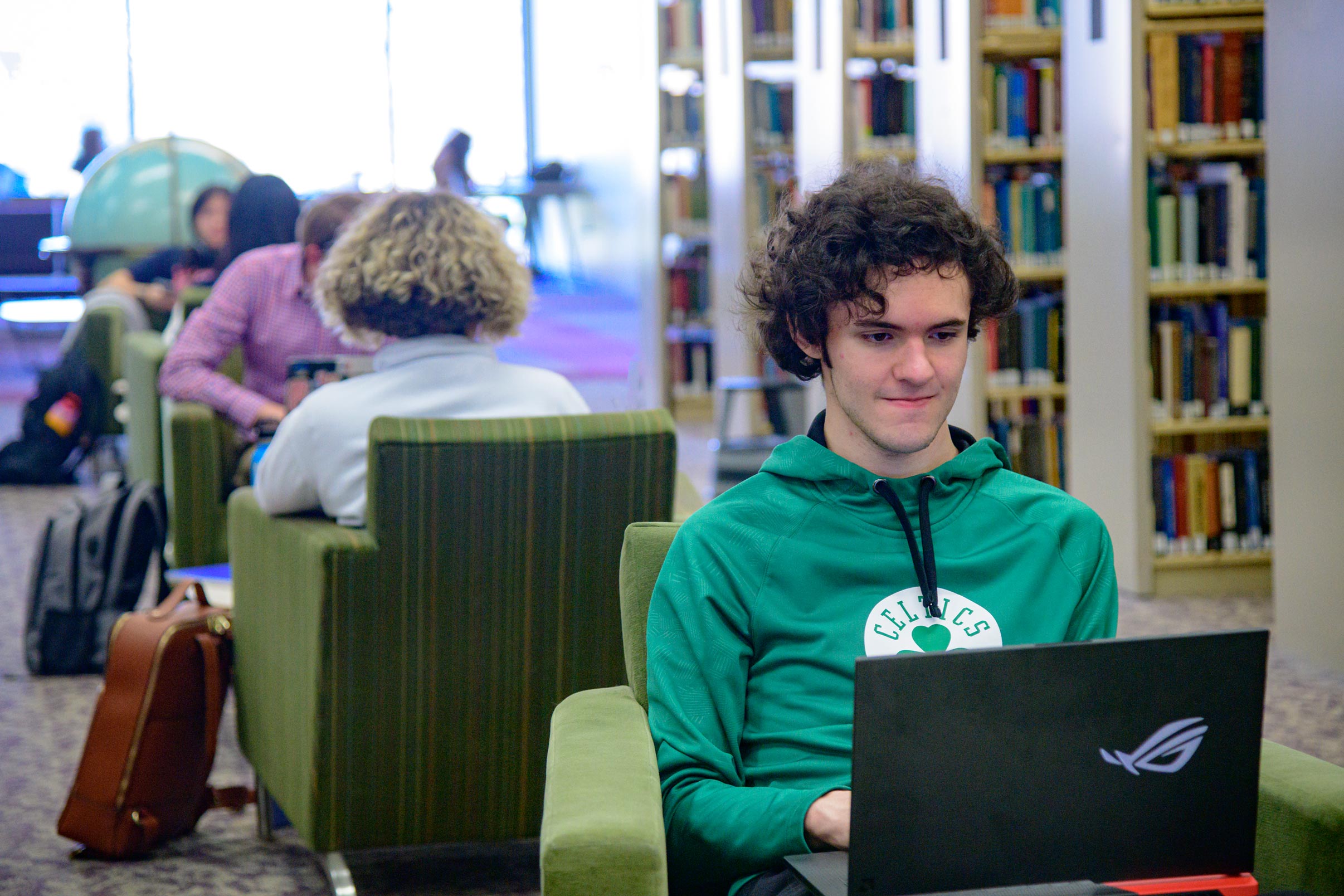 Student working on laptop in the library.