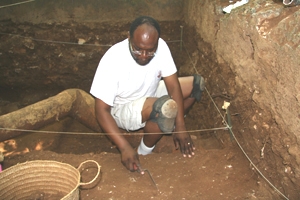 Chapurukha Kusimba in the field